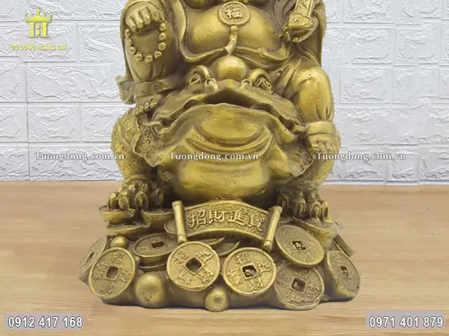 Ý Nghĩa Phong Thủy Học Của Tượng Phật Di Lặc Cưỡi Thiềm Thừ Bằng Đồng