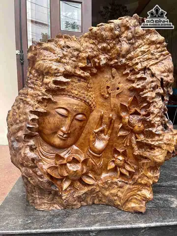 Bên Cạnh Ý Nghĩa Về Bình An, Giúp Giảm Bớt Căng Thẳng Thì Tượng Diện Phật Gỗ Còn Được Mọi Người Biết Đến Với Ý Nghĩa Phong Thuỷ May Mắn. Theo Đó, Rất Nhiều Gia Đình Đặt Tượng Ở Bàn Học Của Các Sĩ Tử Với Mong Muốn Học Hành Giỏi Giang, Thi Cử Đỗ Đạt. Đặc Biệt, Các Đôi Vợ Chồng Trẻ Thì Việc Sở Hữu Tượng Trong Nhà Sẽ Giúp Cho Hạnh Phúc Viên Mãn Mãi Bên Nhau.