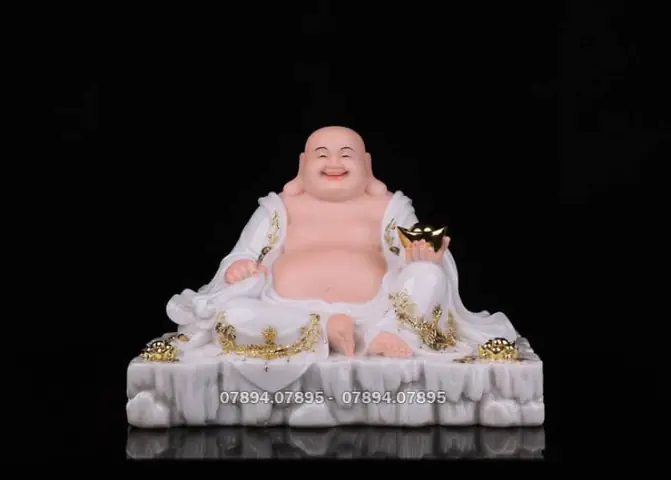 Có Nên Đặt Tượng Phật Di Lặc Trên Bàn Thờ Ông Địa Không?