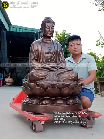 Tượng Phật A Di Đà Bằng Đồng Đỏ Màu Trầm Cổ Cao 1m07 Được Các Nghệ Nhân Tạo Dựng Trên Tư Liệu Chuẩn Phật Giáo