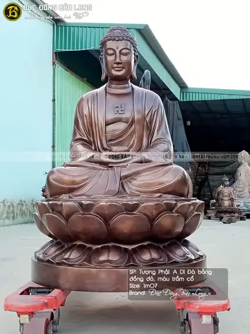 Tượng Phật A Di Đà Bằng Đồng Đỏ Màu Trầm Cổ Cao 1m07 Được Các Nghệ Nhân Tạo Dựng Trên Tư Liệu Chuẩn Phật Giáo