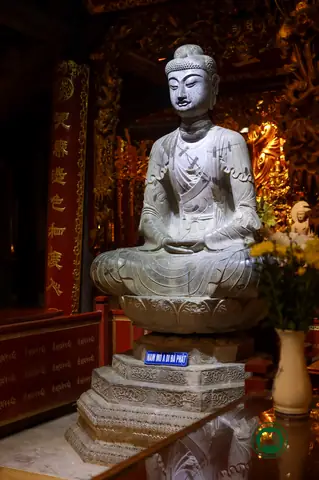 Tượng Phật A Di Đà Chùa Phật Tích Ở Bắc Ninh