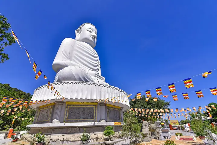 Chùa Linh Ứng Bà Nà - Điểm Đến Linh Thiêng Trên Đỉnh Núi Chúa