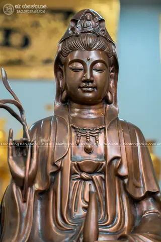 Đôi Nét Về Bức Tượng Phật Quan Âm Bằng Đồng Đỏ Màu Trầm Cổ