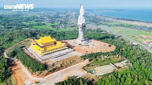 Du Khách Thập Phương Chiêm Bái Tượng Phật Quan Âm Lớn Nhất ...