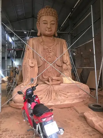 Tượng Phật Bổn Sư Bằng Gỗ: Ý Nghĩa, Chất Liệu Và Cách Lựa Chọn