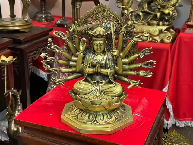 Tượng Phật Chuẩn Đề