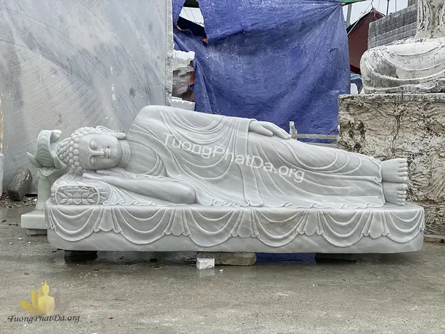 Một Vài Bức Tượng Phật Nằm Bằng Đá Tự Nhiên Được Điêu Khắc Tại Xưởng Điêu Khắc Tượng Phật Đá Phan Sơn, Đà Nẵng: