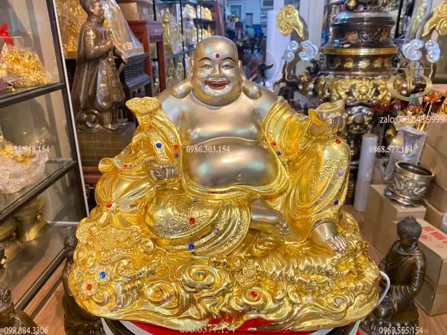 Nhiều Gia Đình Ở Việt Nam Và Các Nước Á Đông Chọn Đặt Tượngphật Di Lặctrong Nhà Để Cầu May Và Cầu An.