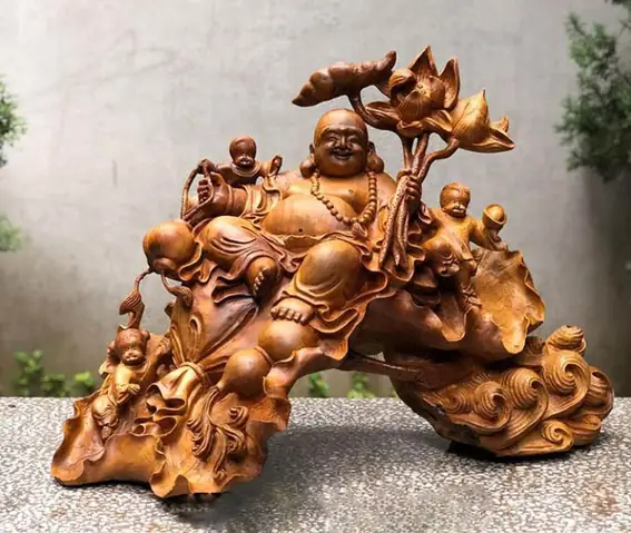 Sự Khác Biệt Giữa Tượng Phật Di Lặc Gỗ Gù Hương Với Các Chất Liệu Gỗ Khác