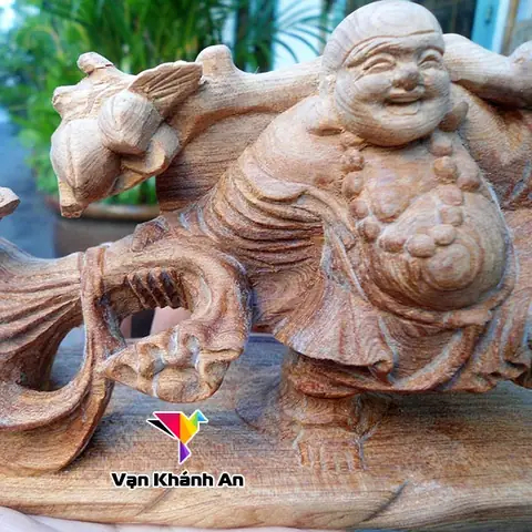 Tượng Phật Di Lặc Bằng Gỗ Ngọc Am: Ý Nghĩa Phong Thủy Và Giá Trị Nghệ Thuật
