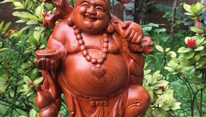 Về Vệ Sinh Tượng Phật Di Lặc