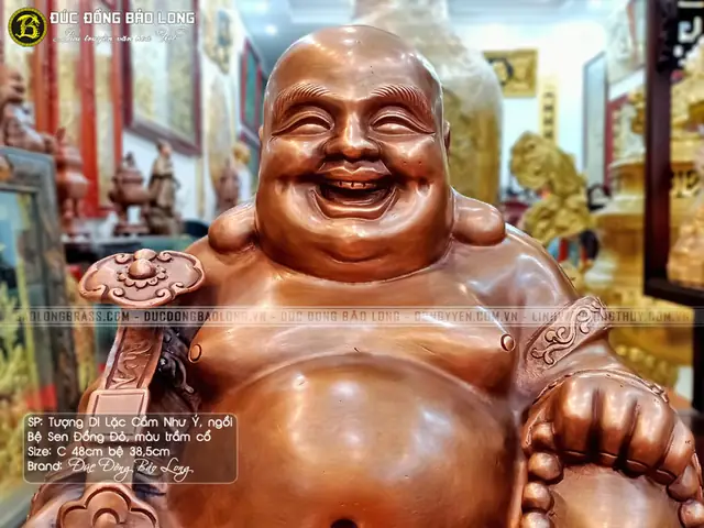 Đặc Điểm Pho Tượng Phật Di Lặc Ngồi Đài Sen Cầm Gậy Như Ý Bằng Đồng Đỏ
