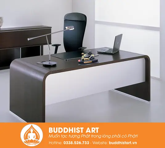 Lưu Ý Khi Bố Trí Tượng Phật Di Lặc Trên Bàn Làm Việc