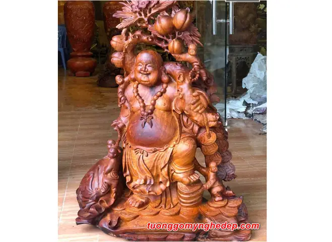 Tượng Gỗ Cẩm Lai Mẫu Phật Di Lặc Vác Cành Đào Có Ý Nghĩa Trong Phong Thủy