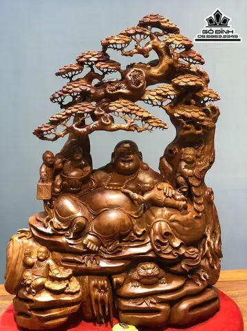 Tượng Phật Di Lặc Ngồi Gốc Tùng