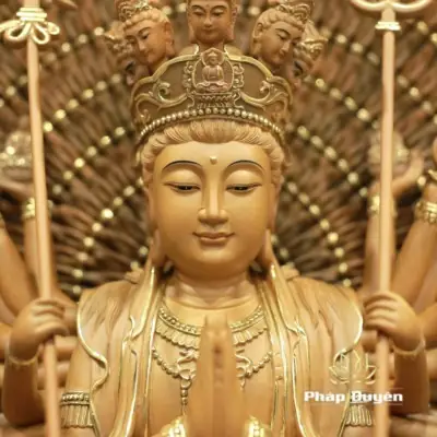 Alternative View Of Tượng Thiên Thủ Thiên Nhãn Ngồi Hoa Sen Bằng Gỗ Hương Chương (long Não), Cao 40cm (tổng Lá Đề 54cm)