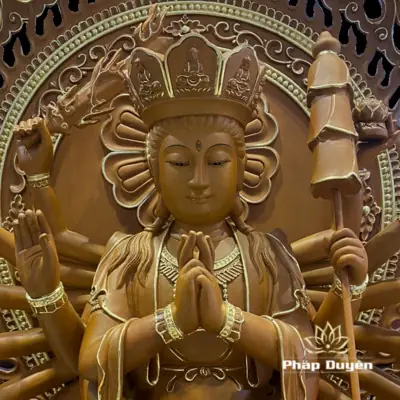 Alternative View Of Tượng Chuẩn Đề Ngồi Bằng Gỗ Hương Chương Viền Vàng, Cao 30cm - 40cm