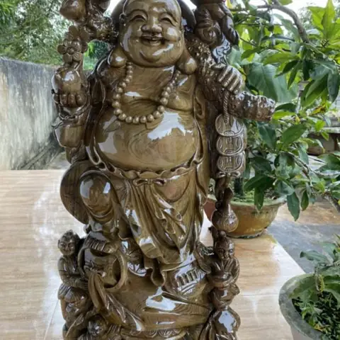 Tượng Phật Gỗ Thủy Tùng: Bí Mật Đằng Sau Kiệt Tác Phong Thủy Và Giá Trị Vượt Thời Gian