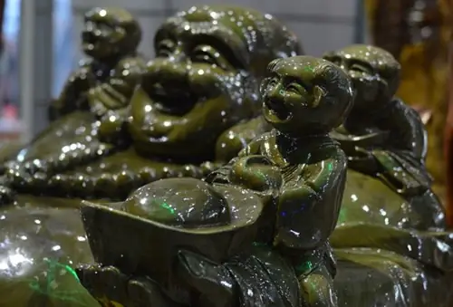 Tượng Phật Gỗ Thủy Tùng: Bí Mật Đằng Sau Kiệt Tác Phong Thủy Và Giá Trị Vượt Thời Gian