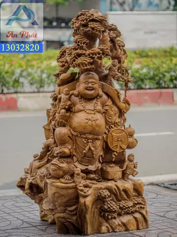 Tác Phẩm Phật Di Lặc Xá Xị Ngồi Gốc Đào- Phật Di Lặc Ngồi Gốc Đào Với Tự Thế Tự Tại, Cửu Phúc Vậy Xung Quanh Mang Ý Nghĩa Sự Trường Thọ Vĩnh Viễn, Từ Cửu Trong Từ Vĩnh Cữu Trường Tồn Theo Thời Gian. Tượng Cao 1m30 Rộng 1m25 Sâu 45cm, Chế Tác Trên Nền Chất Gỗ Xá Xị Nguyên Gốc, Đường Nét Tự Nhiên Tạo Nên Khác Biệt Của Tượng Phật.