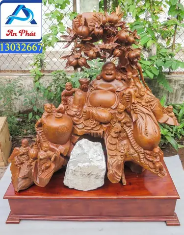 Tác Phẩm Phật Di Lặc Xá Xị Ngồi Gốc Đào- Phật Di Lặc Ngồi Gốc Đào Với Tự Thế Tự Tại, Cửu Phúc Vậy Xung Quanh Mang Ý Nghĩa Sự Trường Thọ Vĩnh Viễn, Từ Cửu Trong Từ Vĩnh Cữu Trường Tồn Theo Thời Gian. Tượng Cao 1m30 Rộng 1m25 Sâu 45cm, Chế Tác Trên Nền Chất Gỗ Xá Xị Nguyên Gốc, Đường Nét Tự Nhiên Tạo Nên Khác Biệt Của Tượng Phật.