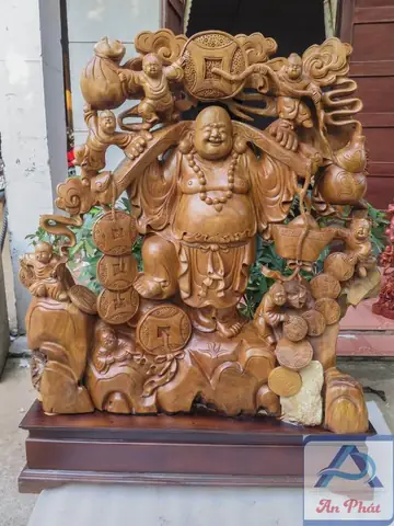 Tác Phẩm Phật Di Lặc Xá Xị Ngồi Gốc Đào- Phật Di Lặc Ngồi Gốc Đào Với Tự Thế Tự Tại, Cửu Phúc Vậy Xung Quanh Mang Ý Nghĩa Sự Trường Thọ Vĩnh Viễn, Từ Cửu Trong Từ Vĩnh Cữu Trường Tồn Theo Thời Gian. Tượng Cao 1m30 Rộng 1m25 Sâu 45cm, Chế Tác Trên Nền Chất Gỗ Xá Xị Nguyên Gốc, Đường Nét Tự Nhiên Tạo Nên Khác Biệt Của Tượng Phật.