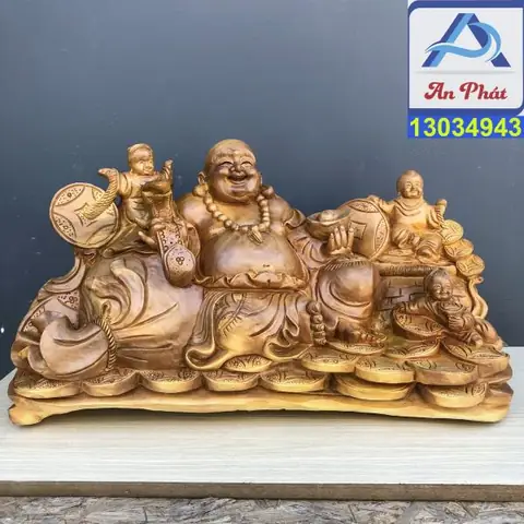 Tác Phẩm Phật Di Lặc Xá Xị Ngồi Gốc Đào- Phật Di Lặc Ngồi Gốc Đào Với Tự Thế Tự Tại, Cửu Phúc Vậy Xung Quanh Mang Ý Nghĩa Sự Trường Thọ Vĩnh Viễn, Từ Cửu Trong Từ Vĩnh Cữu Trường Tồn Theo Thời Gian. Tượng Cao 1m30 Rộng 1m25 Sâu 45cm, Chế Tác Trên Nền Chất Gỗ Xá Xị Nguyên Gốc, Đường Nét Tự Nhiên Tạo Nên Khác Biệt Của Tượng Phật.