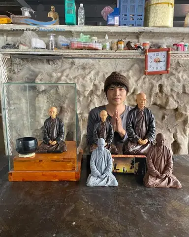 Nhà Điêu Khắc Tượng Phật, Tượng Chân Dung Huỳnh Hào