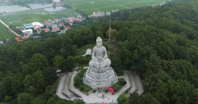 Đến Chùa Phật Tích Chiêm Ngưỡng Tượng Phật Khổng Lồ Cao Gần 30m