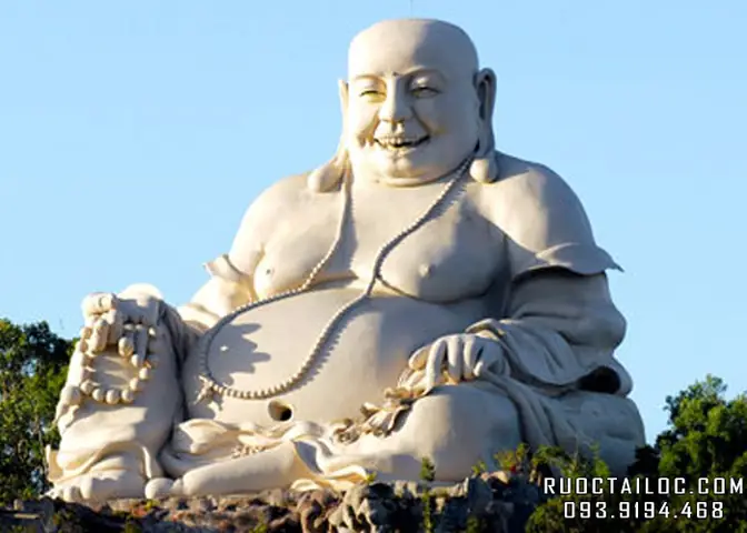 Ai Là Người Đã Tạo Ra Bức Tượng Phật Di Lặc Lớn Nhất Châu Á ?