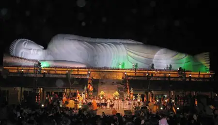 Tượng Phật Nằm Ở Huế: Kiến Trúc Phật Giáo Độc Đáo Và Giá Trị Văn Hóa Lịch Sử