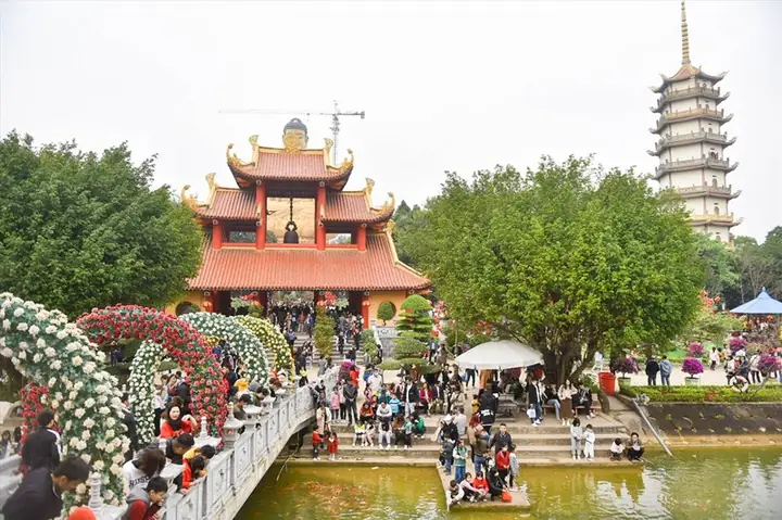 Ngôi Chùa Có Tượng Phật Cao 72m, Trái Tim Ngọc Nặng 1 Tấn Ở Hà Nội