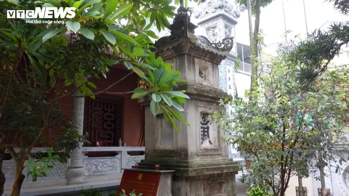 Giải Mã Bức Tượng Phật Ngồi Trên Lưng Vua Độc Nhất Vô Nhị Ở Hà Nội