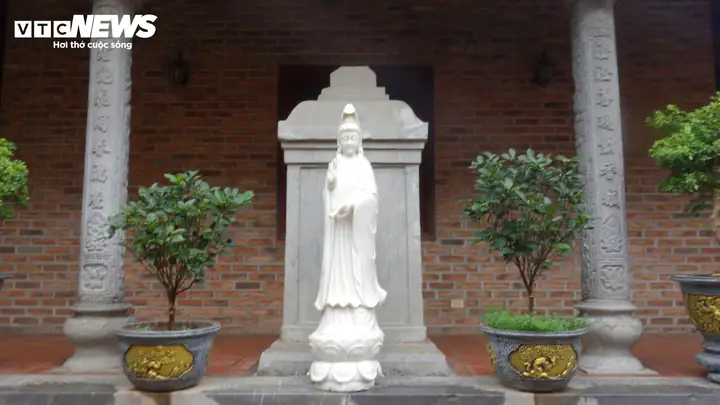 Giải Mã Bức Tượng Phật Ngồi Trên Lưng Vua Độc Nhất Vô Nhị Ở Hà Nội