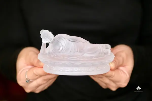 Tượng Đức Phật Nhập Niết Bàn Lưu Ly Trắng