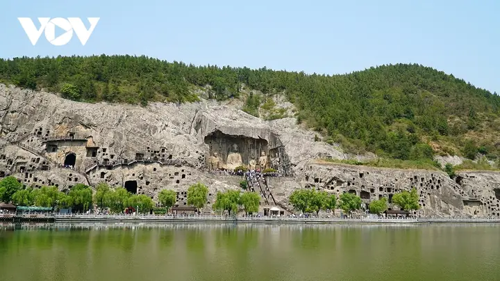 Trung Quoc Hang Da Tuong Phat, Co Tu Ngan Nam O Thanh Co Lac Duong Hinh Anh 1