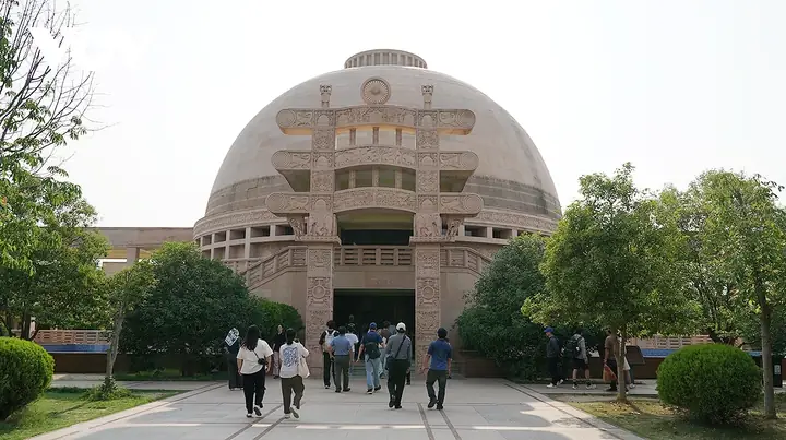 Trung Quoc Hang Da Tuong Phat, Co Tu Ngan Nam O Thanh Co Lac Duong Hinh Anh 12