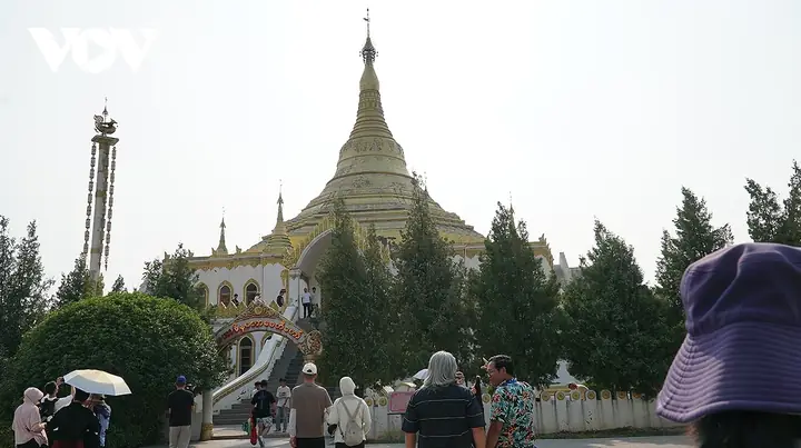 Trung Quoc Hang Da Tuong Phat, Co Tu Ngan Nam O Thanh Co Lac Duong Hinh Anh 13