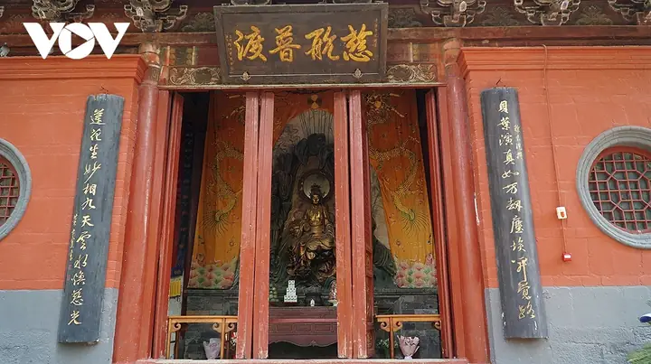 Trung Quoc Hang Da Tuong Phat, Co Tu Ngan Nam O Thanh Co Lac Duong Hinh Anh 9