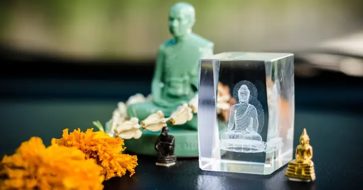 Ý Nghĩa Của Chất Liệu Pha Lê Với Tượng Phật Thích Ca