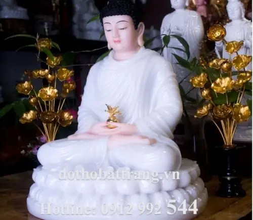 – Tượng Bồ Tát Quan Thế Âm: