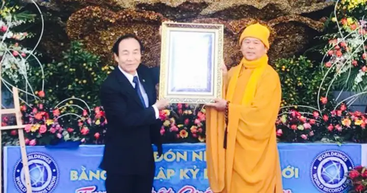 Tượng Bồ Tát Quán Thế Âm Bằng Hoa Bất Tử Lập Kỷ Lục Thế Giới ...