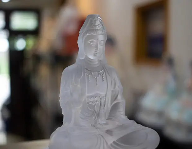 Tượng Quan Âm Để Ô Tô Cần Diện Dễ Nhìn