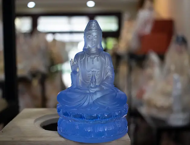 Tượng Phật, Quan Âm Để Ô Tô Không Để Chân Dung (nữa Người)