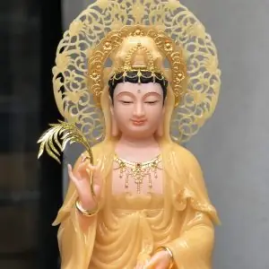 Tượng Quan Âm Bồ Tát Thạch Anh Viền Vàng Nạm Ngọc Hào Quang Lá Đề