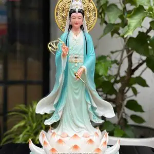Tượng Quan Âm Bồ Tát Đứng Trên Hoa Sen Áo Màu Lam Ngọc Có Hào Quang