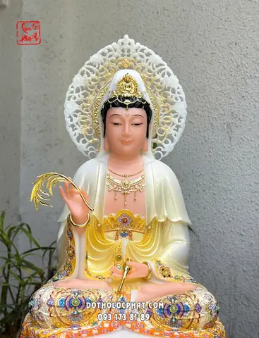 Tượng Quan Âm Bồ Tát Trắng Cam Áo Rũ Viền Hoa Có Hào Quang