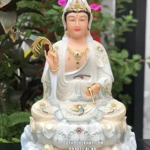 Tượng Quan Âm Bồ Tát Áo Trắng Họa Tiết Hoa Sen Đế Non Nước
