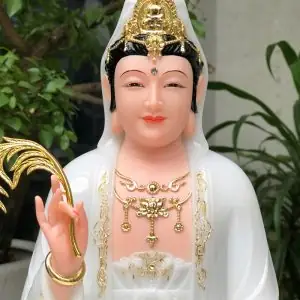 Tượng Quan Âm Bồ Tát Trắng Đế Sen Sóng Nước